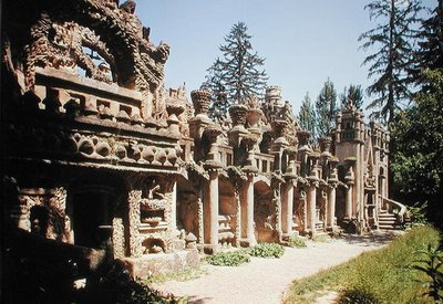 1879〜1912年に建てられた理想的な宮殿 作： Joseph Ferdinand Cheval