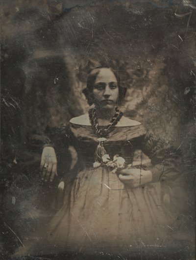 花を持つ若い女性、カリフォルニア州。 1842年。 作： Joseph Philibert Girault De Prangey