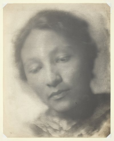 アジア・ジット・カラザ、1900年頃。 作： Joseph Turner Keiley