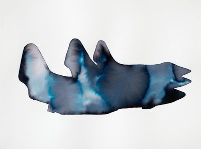 流動的な青い生物 作： Joshua Hoskins