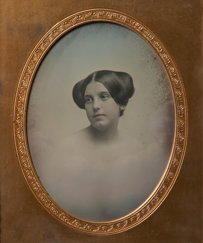 おだんごヘアの若い女性（1850年代クリエイター。ジョサイア・ジョンソン・ホーズ、アルバート・サンズ・サウスワース。 作： Josiah Johnson Hawes, Albert Sands Southworth