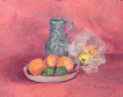 果物と水差しの静物 作： Joyce Haddon
