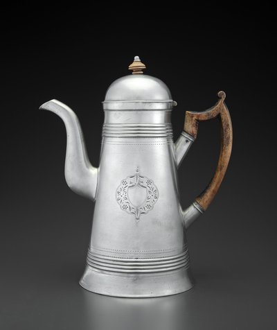 コーヒーポット、c。 1814年-1825年（ピューター、木） 作： Jr. Ebenezer Smith