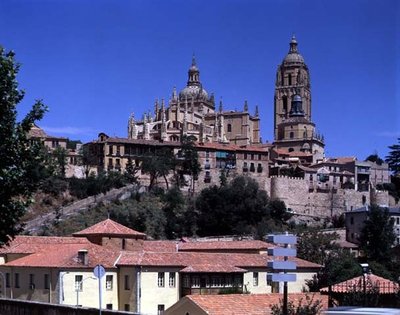 1525-77年の南からの大聖堂の眺め 作： Juan and Rodrigo Gil de Hontanon