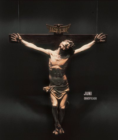 磔にされた状態。フアン・デ・ジュニ（1507-1577）による彫刻。木の上に彫られています。 作： Juan de Juni