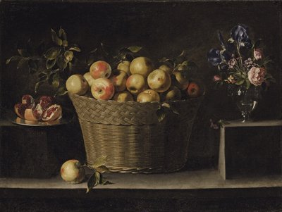 枝編み細工品バスケットのリンゴ、銀の皿にザクロ、ガラスの花瓶に花 作： Juan de Zurbaran