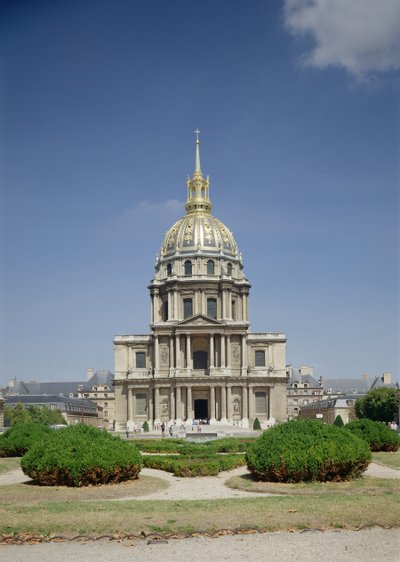 1679〜1708年に建てられたアンヴァリッド教会 作： Jules Hardouin Mansart