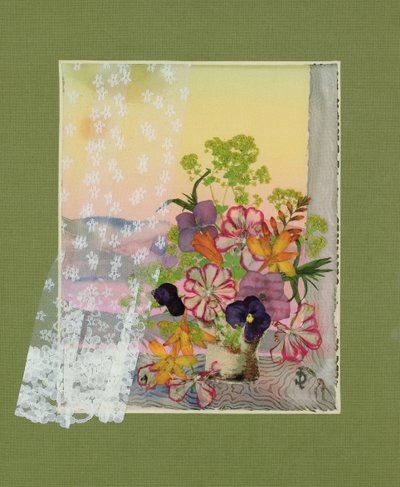 窓辺の花瓶に生けたミックスフラワー 作： Julia Gibson