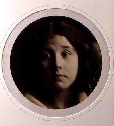 子供の頭」1866年頃（モノクロ写真） 作： Julia Margaret Cameron
