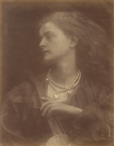 そしてイーニッド・サン、1874年9月。 作： Julia Margaret Cameron