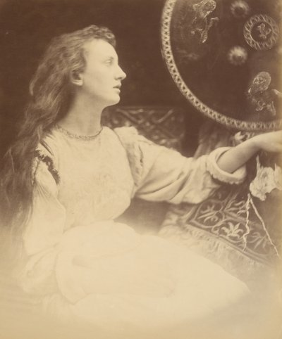 百合のエレイン - アストラットの乙女、1874年。 作： Julia Margaret Cameron