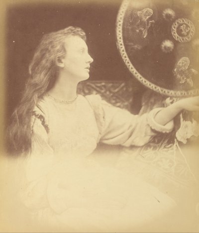 エレイン "ザ・リリー-アストラトのメイド" 作： Julia Margaret Cameron
