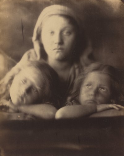 メアリー・ヒリアーと二人の子供 作： Julia Margaret Cameron
