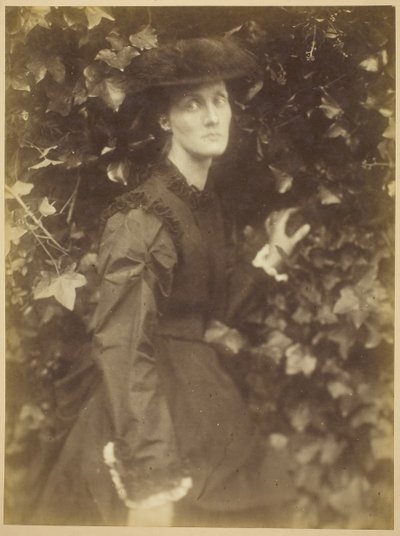1874年9月、ハーバート・ダックワース夫人。 作： Julia Margaret Cameron