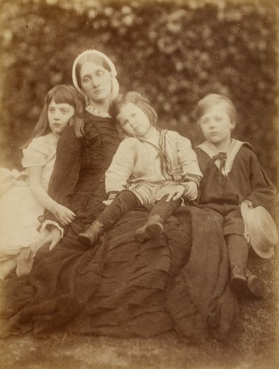 ハーバート・ダックワース夫人とフローレンス・フィッシャー、ジョージ・ダックワース、ハーバート・フィッシャー（1872年8月）。 作： Julia Margaret Cameron