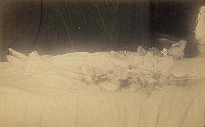 [死んだ子供の研究］ 作： Julia Margaret Cameron