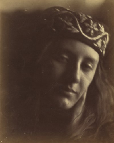 アテネの乙女メイ・プリンセップ、1866年。 作： Julia Margaret Cameron