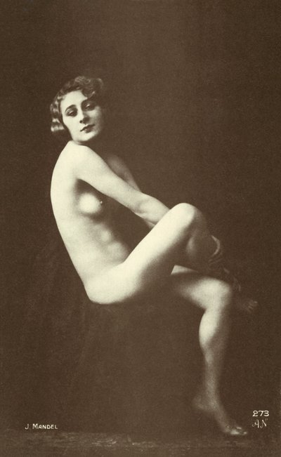 女性ヌード（モノクロ写真） 作： Julian or Julien Mandel