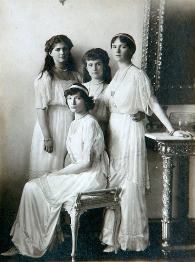 1910年代のロシア皇帝ニコライ2世の4人の娘 作： K. von Hahn
