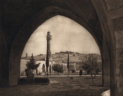 エルサレム、神殿の場所から見たオリーブ山の眺め (白黒写真) 作： Karl Grober