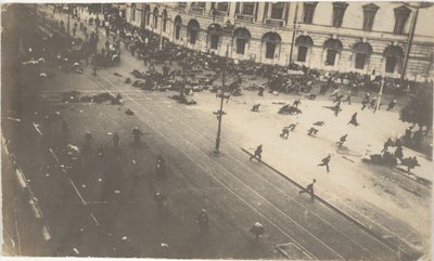 1917年7月4日、1917年7月4日、デモ隊に対する政府軍の発砲 作： Karl Karlovich Bulla