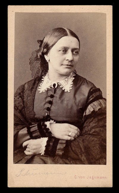 クララ・シューマン（1819-1896）の肖像、ヤーゲマン、カール・フォン（1819-1883）によるもの。アルブミン写真 作： Karl von Jagemann