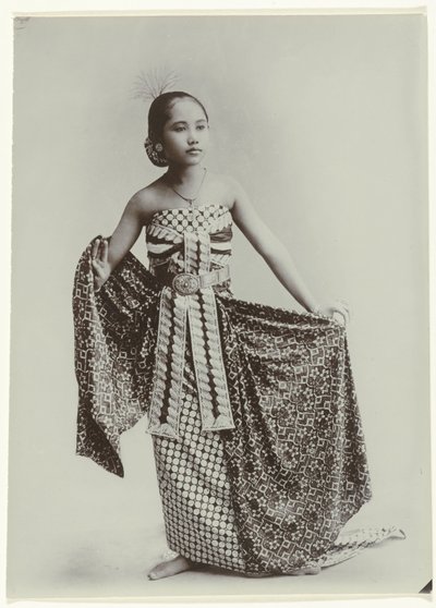 ジャワのダンサーのスタジオ ポートレート サロンでジャワの若い女性の肖像画 作： Kassian Cephas
