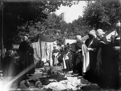 コンカルノー、ブルターニュ、フランス、1913 年 8 月 20 日 (白黒写真) 作： Katherine Jean Macfee