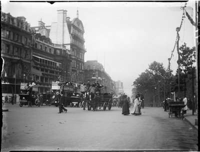 Piccadilly, City Of Westminster, Londres, 20/06/1911 (foto em preto e branco) 作： Katherine Jean Macfee