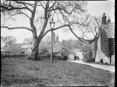 Village Green, Burton Bradstock, Dorset, 24. huhtikuuta 1922 - 8. toukokuuta 1922 (m/v valokuva) 作： Katherine Jean Macfee