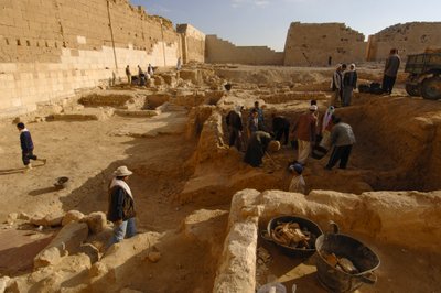 クレオパトラ：エジプト最後の女王の謎に迫る; 展示カタログ; 208ページ; クレオパトラ..., 2011 (写真) 作： Kenneth Garrett