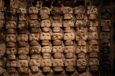 Greatest Aztecs, MM7677, メキシコ・シティ, テンプロ・マヨール博物館, 遺跡写真, Tzom..., 2008年（写真） 作： Kenneth Garrett