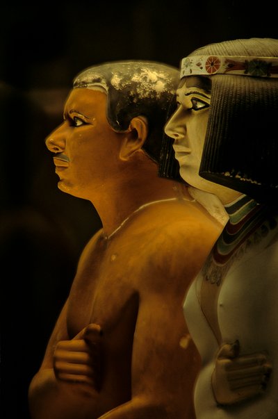 ラホテップとノフレットの石灰岩の彩色像、2002年（写真）。 作： Kenneth Garrett
