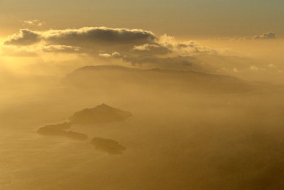 アメリカ大陸の人口、カリフォルニア州チャンネル諸島、2004年（写真） 作： Kenneth Garrett