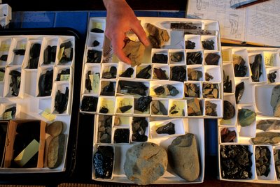 アメリカ大陸の人口; 石器コレクション; 9000 C14から; リック・クネヒト; オランダ港..., 2000 (写真) 作： Kenneth Garrett