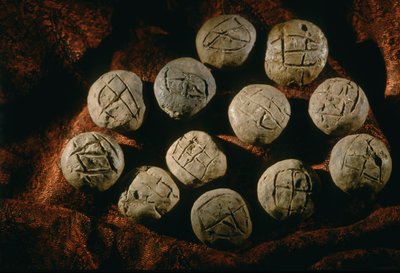 円形水疱; 遺物、オクサス文明; トルクメニスタン; ゴノル・デペ遺跡; ヴィクトル・サリ..., 2004年（写真） 作： Kenneth Garrett