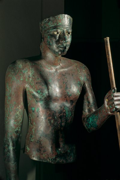 ペピ1世像、石灰岩と黒曜石の象眼を施した銅製、2002年、H...神殿より（写真）。 作： Kenneth Garrett