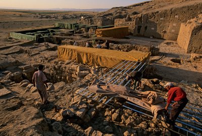 ウルケシュ、フリア帝国、シリア、紀元前2400年、ジョルジョ・ブチェッラーティ、発掘泥の覆い、2004年（写真）。 作： Kenneth Garrett