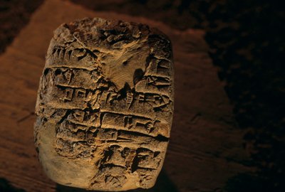 ウルケシュ、フリア帝国、シリア、紀元前2400年、ジョルジョ・ブチェッラーティ、楔形文字タブレット、2004年（写真） 作： Kenneth Garrett
