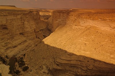 ジンの谷、ネゲヴ砂漠、イスラエル、古代文化、EAME、銅器時代 作： Kenneth Garrett