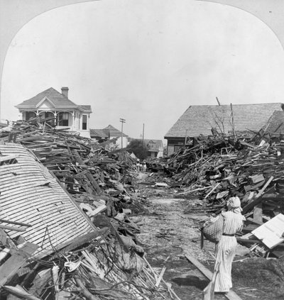 瓦礫の中の通路、ガルベストンの19番街の北側 作： Keystone View Company