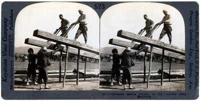 日本軍、満州、日露戦争、1904〜1905年に木材を伐採した中国人男性。 作： Keystone View Company