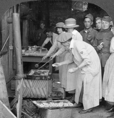 ドウボーイのドーナツ、モンタバウア、ライン川沿い、ドイツ、c1918-c1919 作： Keystone View Company