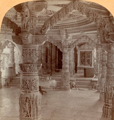 インテリア、ディルワラ寺院、アブ山、インド、1901年。 作： Keystone View Company