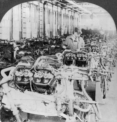 20世紀の米国ミシガン州デトロイトの自動車工場でのエンジンのテスト 作： Keystone View Company