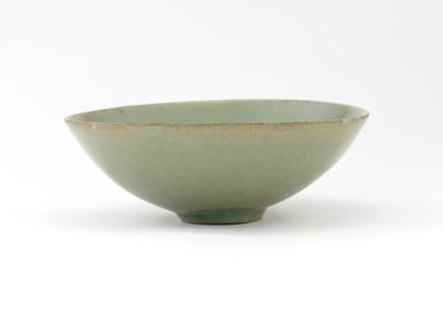 波間魚文成形鉢 12世紀中頃 青磁釉石器 作： Korean School