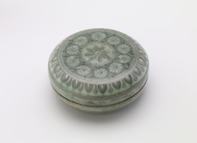 箱、高麗時代、12世紀後半（陶） 作： Korean School