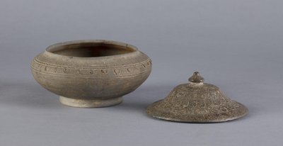 ふた付きボックス、新羅王朝、55 BC-935（石器） 作： Korean School