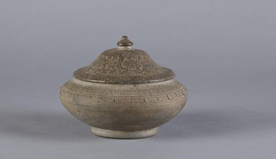 ふた付きボックス、新羅王朝、55 BC-935（石器） 作： Korean School