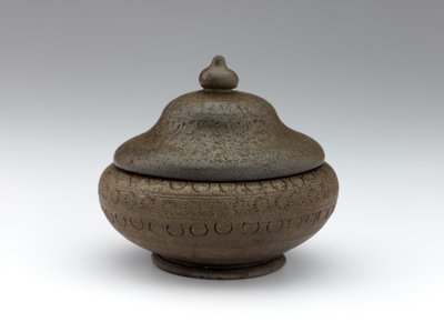 印象的な装飾が施された陶器の壷、7世紀後半（窯の光沢のある素焼きの石器） 作： Korean School